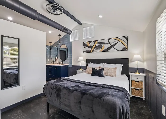 Holiday home Downtown Modern Retreat B Walkable *