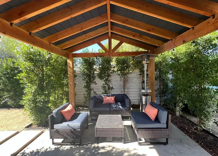 Downtown Modern Retreat B Walkable Holiday home *