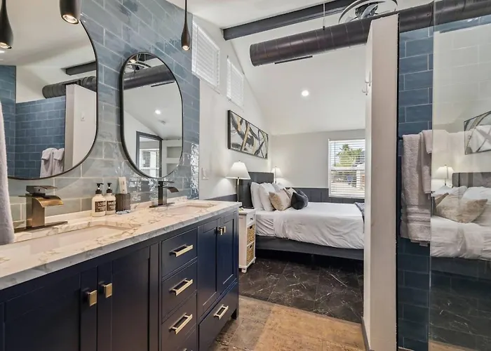 Downtown Modern Retreat B Walkable Holiday home *