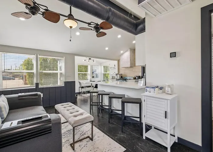 Downtown Modern Retreat B Walkable Phoenix