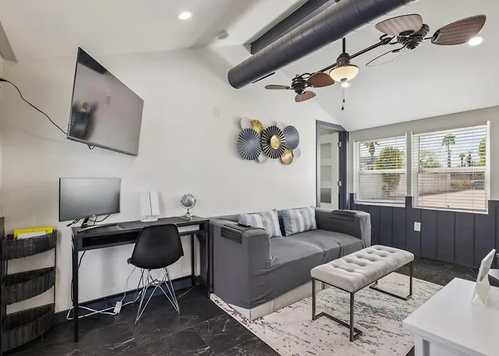 Holiday home Downtown Modern Retreat B Walkable *