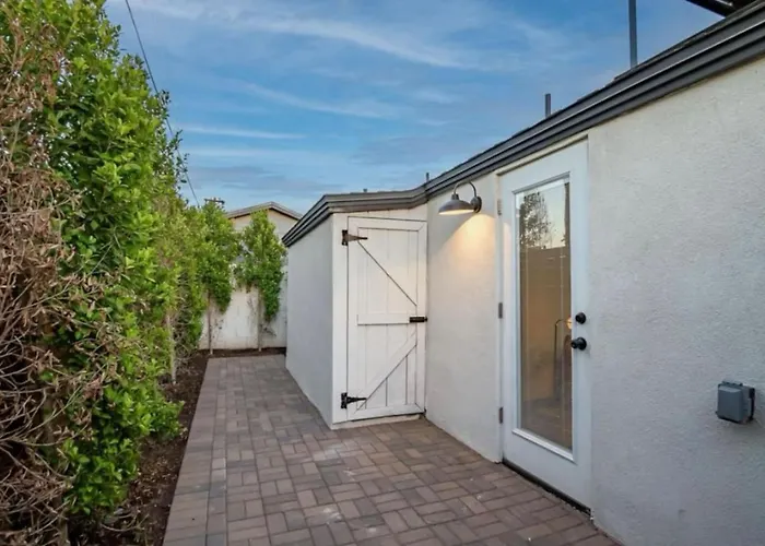 Downtown Modern Retreat B Walkable Holiday home *